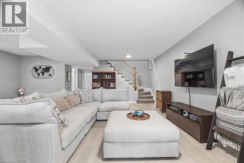 256 Grey Fox Drive, Kitchener, ON - Indoor Photo Showing Living Room