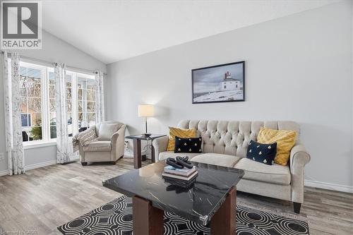 256 Grey Fox Drive, Kitchener, ON - Indoor Photo Showing Living Room