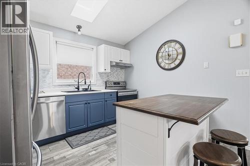 256 Grey Fox Drive, Kitchener, ON - Indoor Photo Showing Kitchen