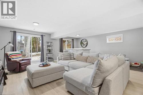 256 Grey Fox Drive, Kitchener, ON - Indoor Photo Showing Living Room