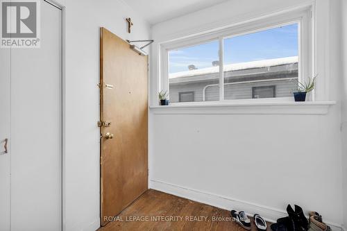 Entrance to Upper Level Unit - 154 Columbus Avenue, Ottawa, ON - Indoor Photo Showing Other Room