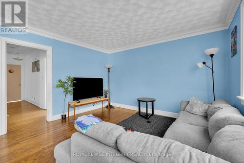 Upper Level Unit - Living - 154 Columbus Avenue, Ottawa, ON - Indoor Photo Showing Living Room