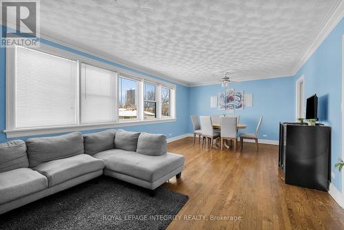 Upper Level Unit - Living - 154 Columbus Avenue, Ottawa, ON - Indoor Photo Showing Living Room
