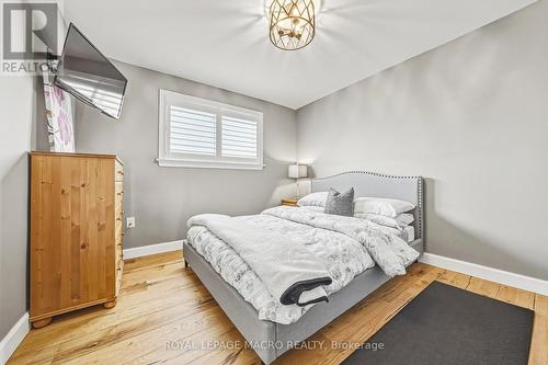 103 Empress Avenue, Hamilton, ON - Indoor Photo Showing Bedroom