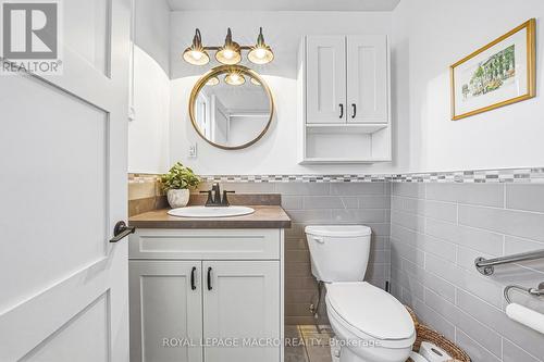 103 Empress Avenue, Hamilton, ON - Indoor Photo Showing Bathroom