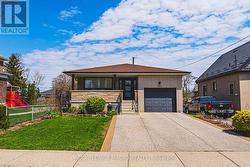 103 EMPRESS AVENUE  Hamilton, ON L9A 1M5