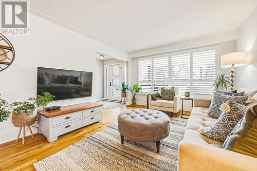 103 Empress Avenue, Hamilton, ON - Indoor Photo Showing Living Room