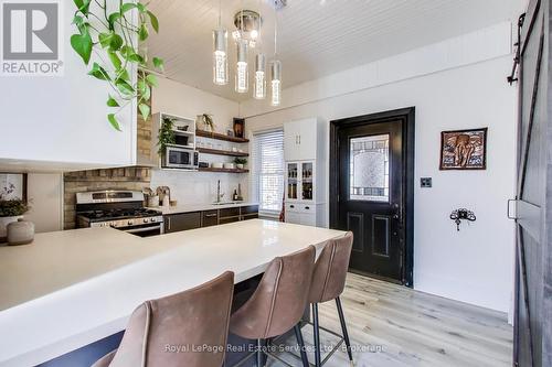 Breakfast Bar & Kitchen - 26 Davidson Street, Cambridge, ON - Indoor