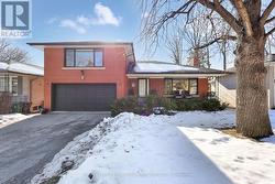 34 BEARBURY DRIVE  Toronto, ON M9C 2G9