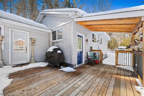 Face arrière - 4 Av. Edgewood, Bristol, QC - Outdoor With Deck Patio Veranda With Exterior