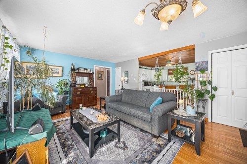 Salon - 4 Av. Edgewood, Bristol, QC - Indoor Photo Showing Living Room