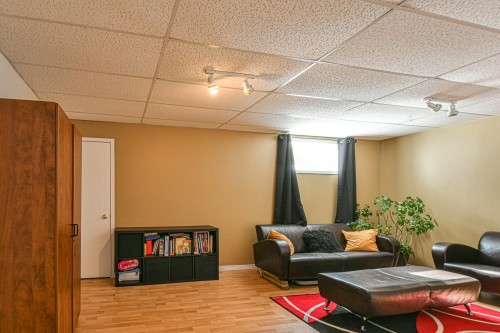 Salle familiale - 1751 Rue Philippe, Prévost, QC - Indoor