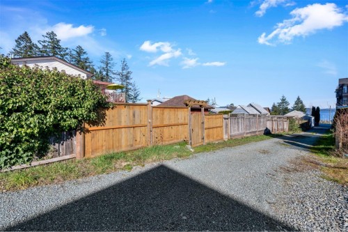 1554 Chaplin St, Crofton, BC 