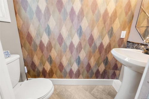 2154 Jahn Pl, Sidney, BC 