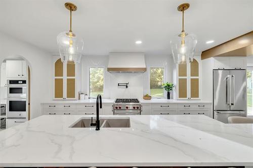 30 Aldershot Blvd, Winnipeg, MB 