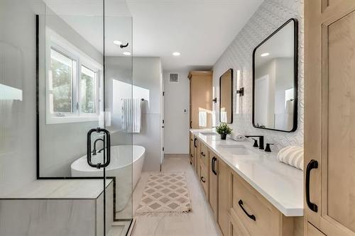 30 Aldershot Blvd, Winnipeg, MB 