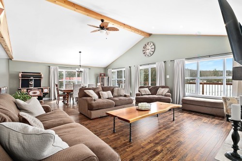 Salon - 184 Ch. Flood, Litchfield, QC - Indoor Photo Showing Living Room