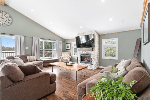 Salon - 184 Ch. Flood, Litchfield, QC - Indoor Photo Showing Living Room With Fireplace