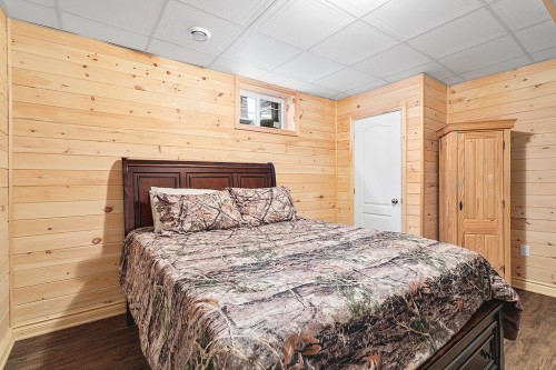 Chambre à coucher - 184 Ch. Flood, Litchfield, QC - Indoor Photo Showing Bedroom