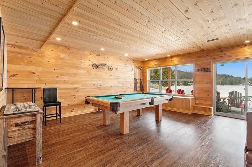 Salle familiale - 184 Ch. Flood, Litchfield, QC - Indoor Photo Showing Other Room