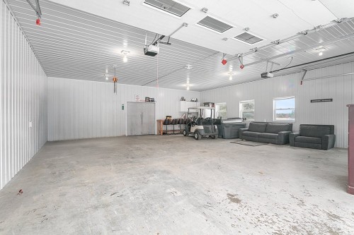 Garage - 184 Ch. Flood, Litchfield, QC - Indoor Photo Showing Garage