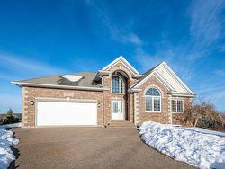 84 Rochdale Place  Bedford, NS B4A 0A7