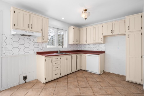 Cuisine - 104 Boul. De Vignory, Lorraine, QC - Indoor Photo Showing Kitchen