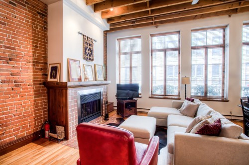 Salon - 33-50 Rue St-Paul O., Montréal (Ville-Marie), QC - Indoor Photo Showing Other Room With Fireplace