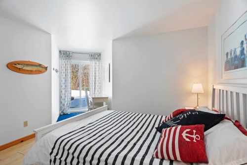 Chambre à coucher - 232 Ch. De Chambord, Saint-Adolphe-D'Howard, QC - Indoor Photo Showing Bedroom