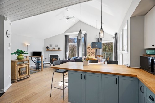 Vue d'ensemble - 232 Ch. De Chambord, Saint-Adolphe-D'Howard, QC - Indoor Photo Showing Kitchen With Fireplace