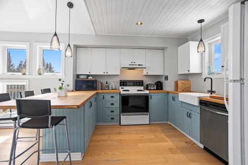 Cuisine - 232 Ch. De Chambord, Saint-Adolphe-D'Howard, QC - Indoor Photo Showing Kitchen