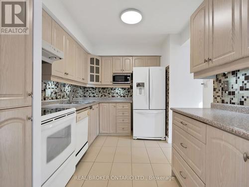 2602 Hemus Square, Mississauga, ON - Indoor Photo Showing Kitchen With Double Sink