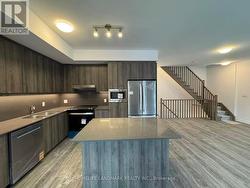 15 KERNS LANE  Richmond Hill, ON L4E 1M1