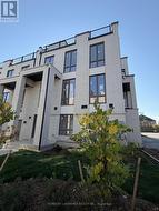 10 BANCROFT LANE  Richmond Hill, ON L4E 1M1