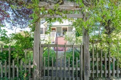 1160 Reynolds Rd  Saanich, BC V8P 2K1