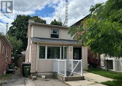 UPPER - 60 NINTH STREET  Toronto, ON M8V 3E3