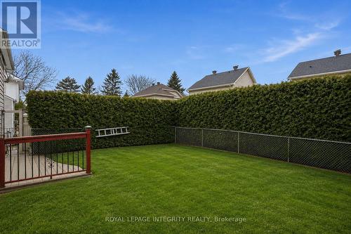 Some photos have been virtually staged. - 2104 Sandy Oaks Drive, Ottawa, ON - Outdoor