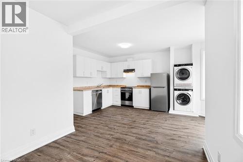 253 St Clair Boulevard Unit# 2, Hamilton, ON - Indoor Photo Showing Kitchen