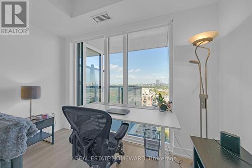 2039 - 20 Inn On The Park Drive, Toronto, ON - Indoor