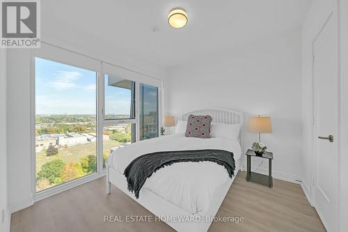 2039 - 20 Inn On The Park Drive, Toronto, ON - Indoor Photo Showing Bedroom