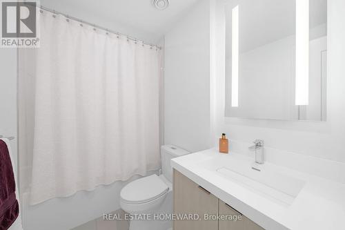 2039 - 20 Inn On The Park Drive, Toronto, ON - Indoor Photo Showing Bathroom