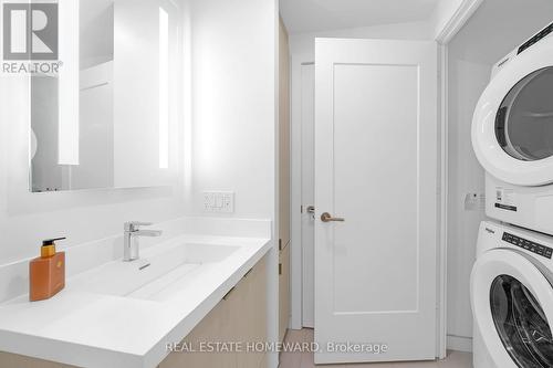 2039 - 20 Inn On The Park Drive, Toronto, ON - Indoor Photo Showing Laundry Room