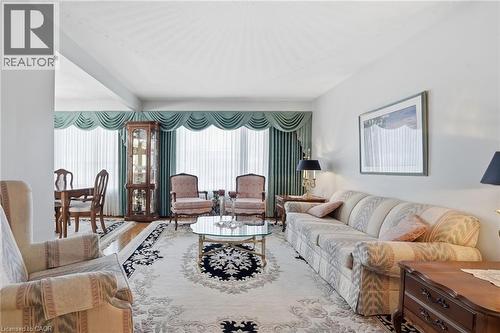 45 Rivercrest Road, Hamilton, ON - Indoor Photo Showing Living Room