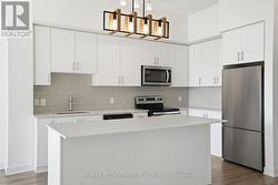 618 - 320 PLAINS ROAD E  Burlington, ON L7T 0C1