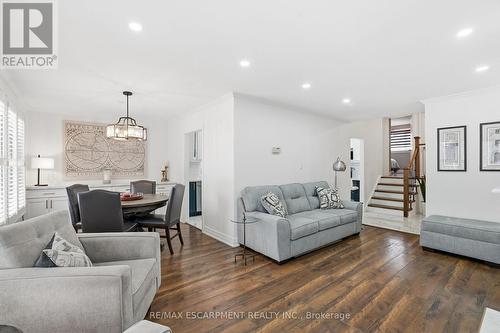 697 Lomond Crescent, Burlington, ON - Indoor Photo Showing Living Room