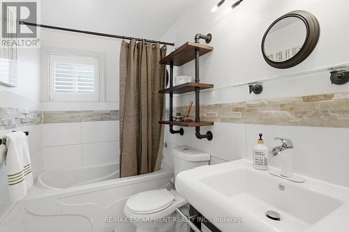 697 Lomond Crescent, Burlington, ON - Indoor Photo Showing Bathroom