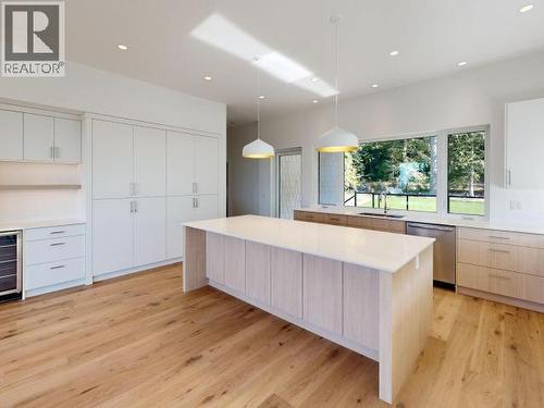 3900 Eagle Ridge Place, Powell River, BC - Indoor Photo Showing Kitchen