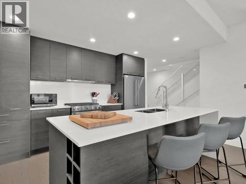 1191 Sunset Drive Unit# 401, Kelowna, BC - Indoor Photo Showing Other Room