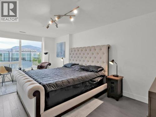 1191 Sunset Drive Unit# 401, Kelowna, BC - Indoor Photo Showing Bedroom