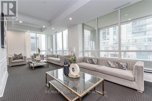 602 - 2060 Lakeshore Road, Burlington (Brant), ON - Indoor Photo Showing Gym Room